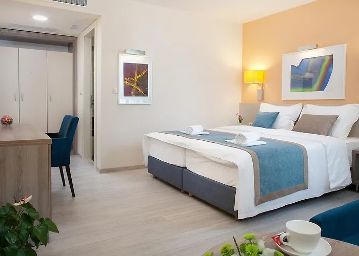 Πανσιόν Aroma 4*